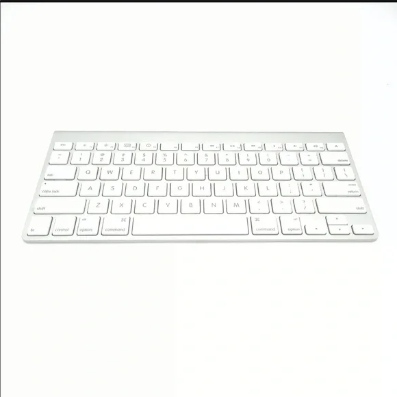 Apple Wireless Keyboard A1314 Battery Powered. Connect via Bluetooth. EUC - Picture 5 of 8